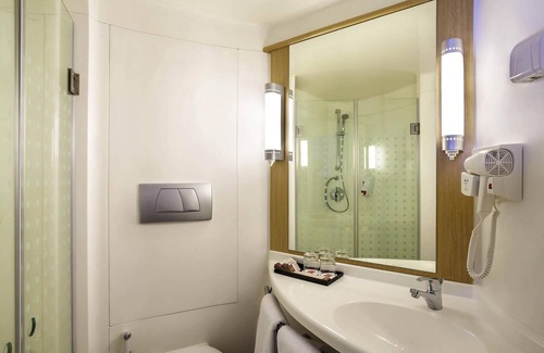 Manado City Centre Hotel | ibis Manado City Center Boulevard