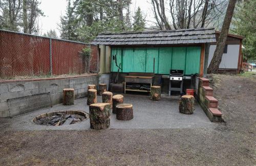 Enterprise House | Ice Creek Hollow Wood Den at Wallowa Lake