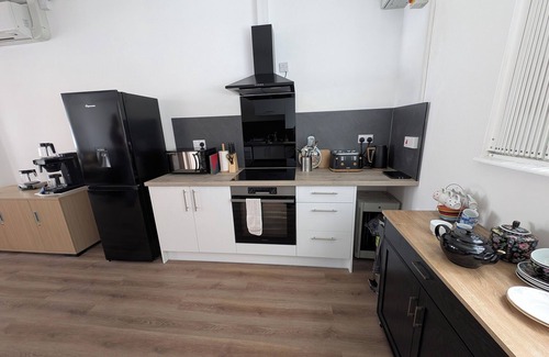 Bristol Old City House | Iconic 6BR eco-stay townhouse | Historic, central Bristol Old City | Sleeps 6–12