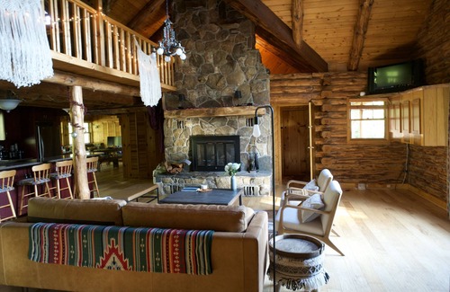 Sandisfield Cabin | Iconic Cabin in the Berkshires