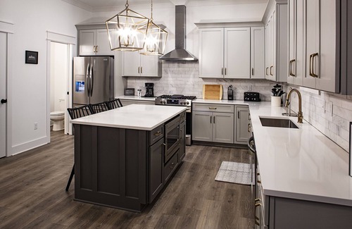 East Nashville House | Iconic Nash Themed Boutique Stay! Rooftop Views! 4 bd 3.5 ba! Explore East Nash!