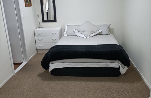 Wainui Bed & Breakfast | Iconic Wainui Beach a 100m stroll. Relax in Tropical type surroundings.