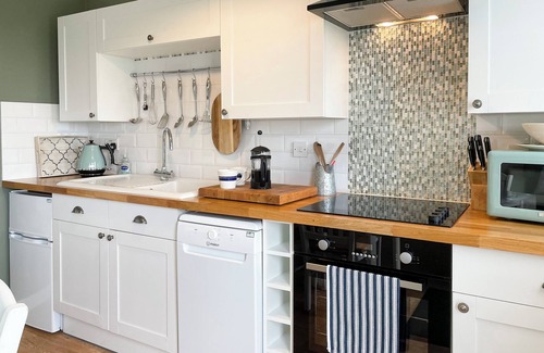 Happisburgh Cottage | Ideal for couples wishing to enjoy a beach holiday or discover The Broads.