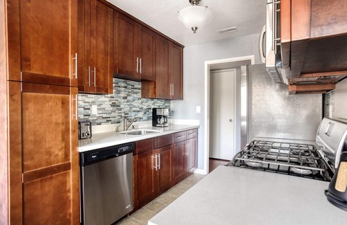 Edgewood Park Apartment | Ideal Redwood City 2BR w/W/D & Pool, nr TJ & WF, by Blueground