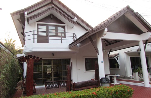 Kram House | Idyllic beach villa C8 in the tropical garden beach in front of the door