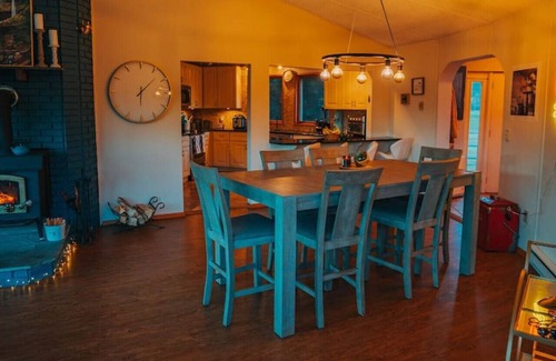 Windham House | Idyllic Mountain Stay Hot Tub, Wood Stove, Games