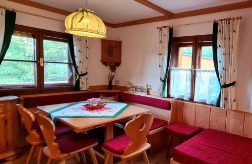 Turracher Hohe House | Idyllische Zirbenholz Alpin Huette