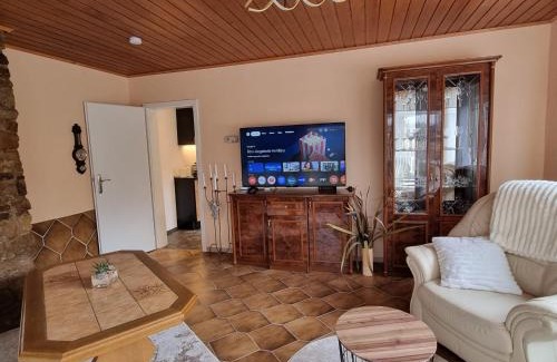 Finneck House | Idyllischer Ferienbungalow in ruhiger Lage mit Pool und großen Garten