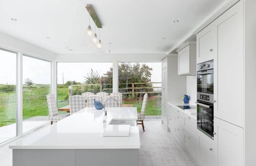 Lahinch House | Ellery Lodge - Luxury Family Holiday Home