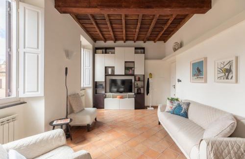 Rione II Trevi Apartment | iFlat Trevi Charm, Elegant & Comfy Roman Escape