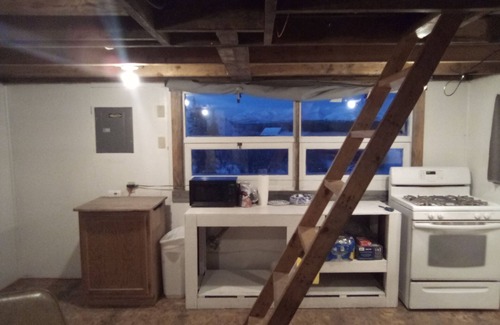 Cantwell Cabin | Igloo City Cabin Rentals #1 Charming Cabin in Broad Pass at the Igloo Property