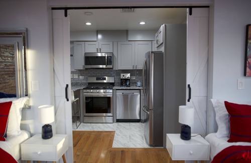 Dorchester Bed & Breakfast | III New apartment with Luxury amenities in Boston#3727375