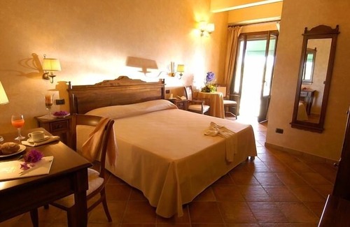 Syracuse Hotel | Il Podere Hotel Restaurant