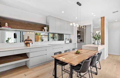 Ocean Grove House | Iluka on the Avenue; 150m to shops, aircon, NEW