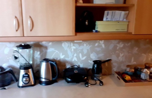 Paiania Apartment | Immaculate 2-Bed Apartment