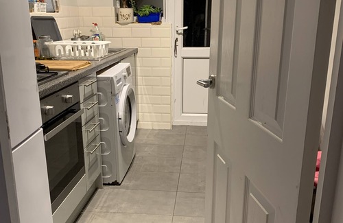 Edgware House | Immaculate 4 bedroom house, Near central London