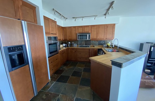 Ucluelet Condo | Immaculate deluxe oceanfront condo in beautiful Ucluelet