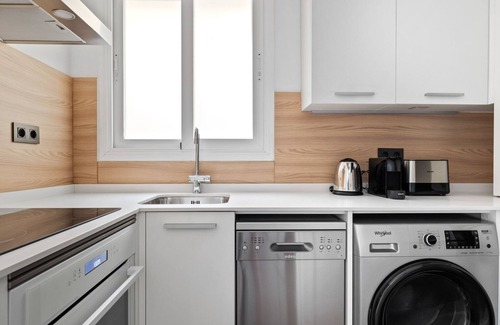 El Viso Apartment | Immpecable Chamartín 2BR w/terrace, by Blueground