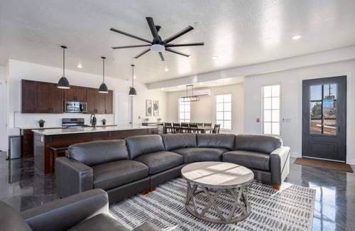 Hurricane House | Impeccable destination for spending quality time with friends & family!