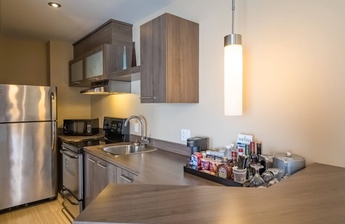 Terrebonne Hotel | Imperia Hotel & Suites Terrebonne