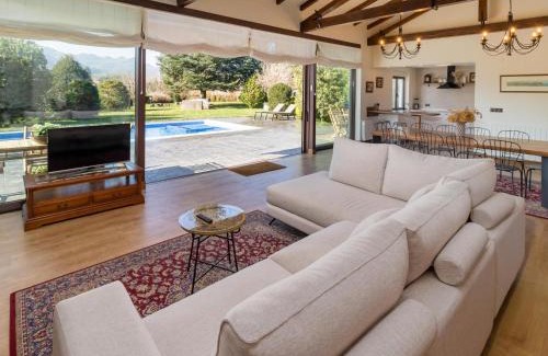 La Cavada House | Impresionante villa entre mar y montaña