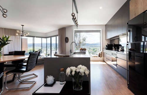 Newstead House | Impressively Spacious, Modern & Convenient