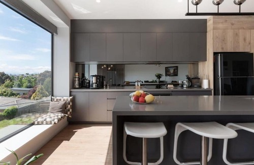 Newstead House | Impressively Spacious Modern & Convenient