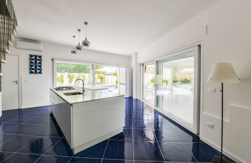 Campomarino di Maruggio Villa | In the pool holiday home