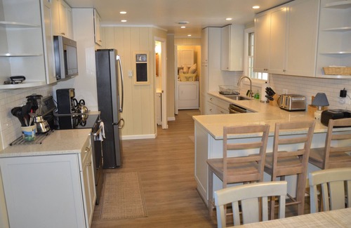 Country Club Estates House | In-town, Close to Everything, Perfect for Families - 5 Br each w/its own