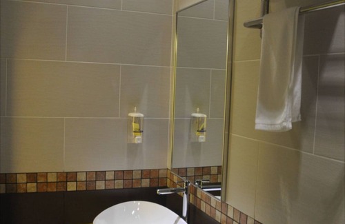 Kampung Pengkalan Pandan Hotel | In Trend Hotel