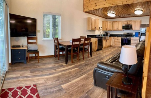 Homer Cottage | Incredible View, Privacy & Private hot tub!