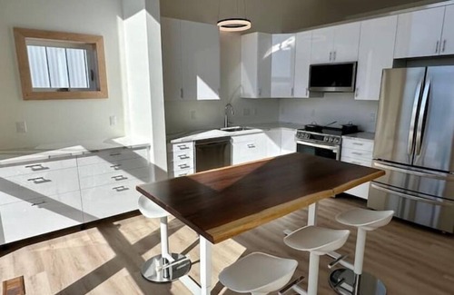 Homer House | Incredible views right in town for big groups, twin brand new houses