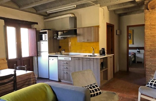 Pardines Cottage | Independent holiday cottage, garden and private barbeque. Pardines Valley.