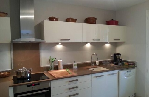 Pujaut Villa | Independent villa with 8 x 4 swimming pool in a very quiet setting.