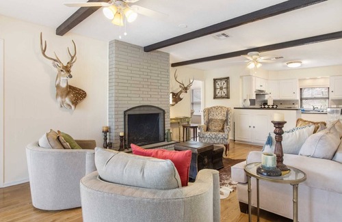 Bandera House | Indian Springs Lakehouse