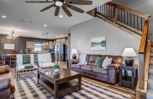 Table Rock House | Indoor Pool! Lake Access! Hot Tub!