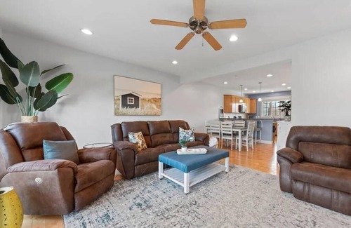 New Buffalo House | Indoor Pool & Rooftop Deck. Close shops, Restaurants, Breweries & the Casino