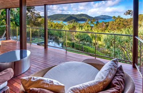 Hamilton Island House | Indulge in the Lap of Luxury, Iluka is Your Private Ocean-view Haven on Half an Acre with Infinity Pool and Two Golf Buggies