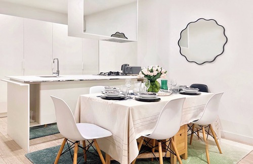 Brighton Apartment | Indulge Luxury Holiday Near BrightonBeach with Private Yard Parking