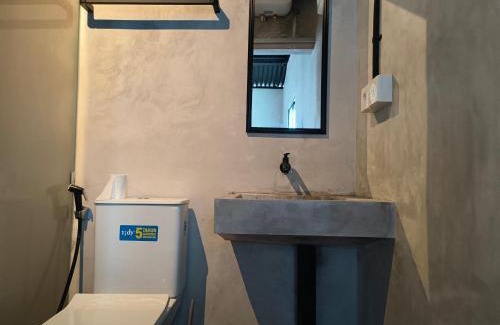 Denpasar Barat Apartment | Industrial nia room