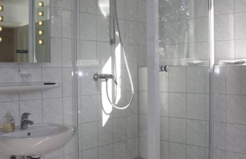 Neuwerk Hotel | Inexpensive accommodation for craftsmen, close to the highway.