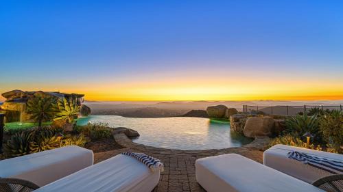 Poway House | Infinity Pool Theater Pickleball 360 Views Near Lake Poway Sunset Point Estate by AvantStay