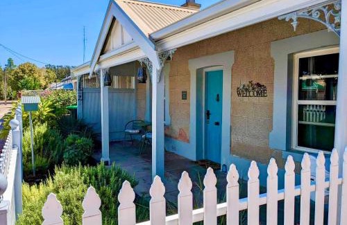 Moonta House | Inglenook Cottage