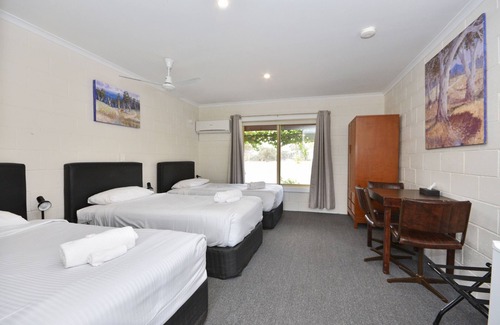 Inglewood Hotel | Inglewood Motel and Caravan Park