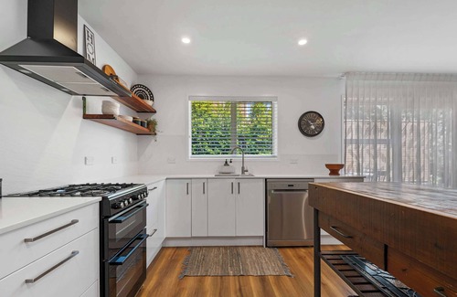 Springfield House | Inn McDowell | Modern 3 Bedroom in Springfield