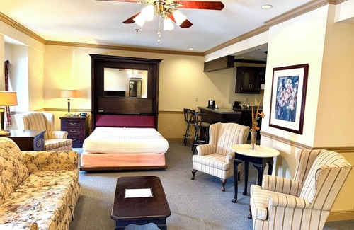 Fall River Hotel | Inn on the Lake