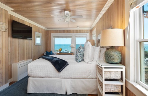 Falmouth Heights Bed & Breakfast | Inn on the Sound