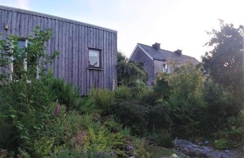 Fivemilebourne Apartment | Innisfreedom cabin