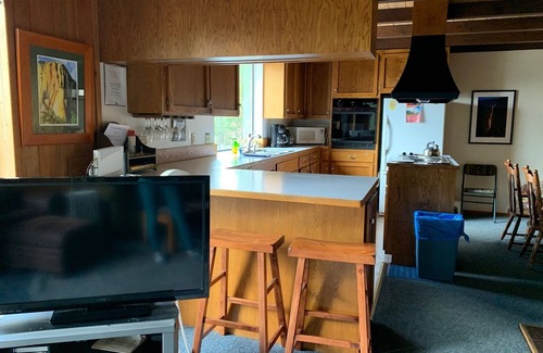 Yosemite National Park House | INSIDE YOSEMITE! 18 minutes to Yosemite Valley. Spacious home with king beds.