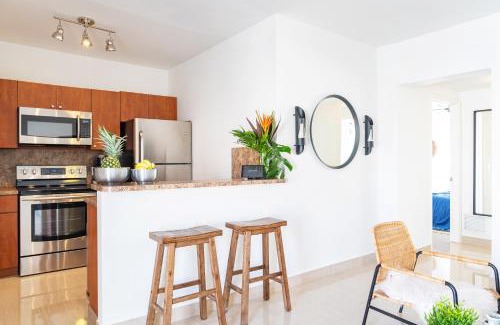 South of Fifth Apartment | Instant Stay Ocean Drive